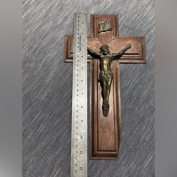 Antique Wooden Cross and Bronce Jesus - Picture 8 of 8